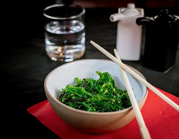 Salade wakamé